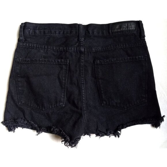 Super cute and distressed black Denim CoLab Jean shorts. Size 28 100% Cotton - Picture 5 of 7
